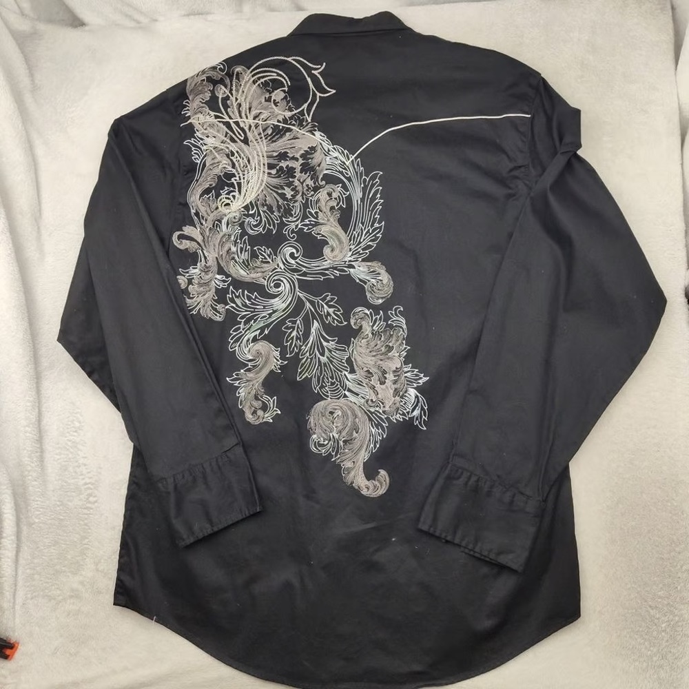I’m looking for this shirt on size M